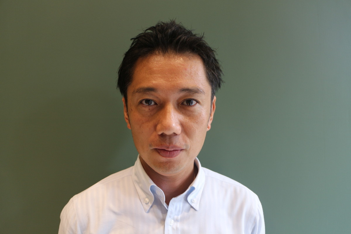 前髪をあげれるくらいの長さにcutし、動かしやすく、毛量調整を。