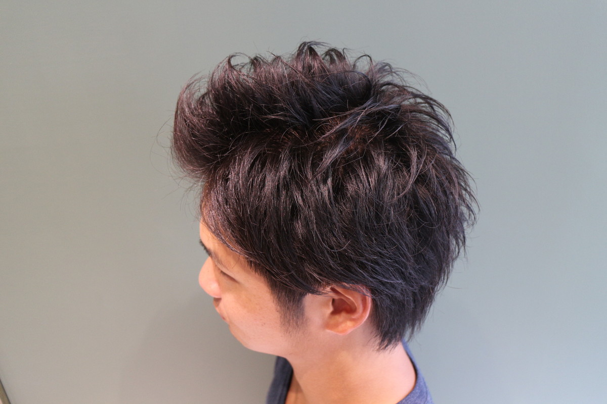 スタイリングしやすく、毛量調整を!かためのWAXできまり!