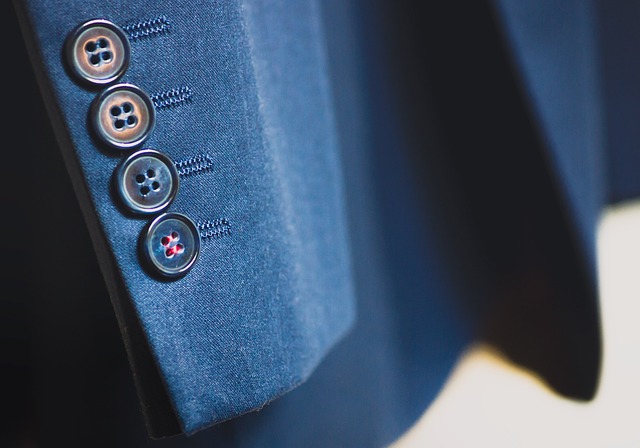 スーツのボタンの数で印象が変わる？